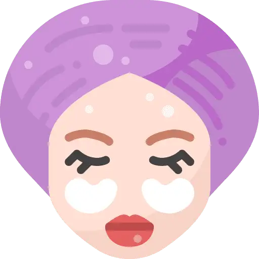 Viso donna con turbante viola e maschera occhi.