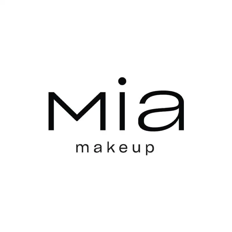nome del brand in elegante font nero.